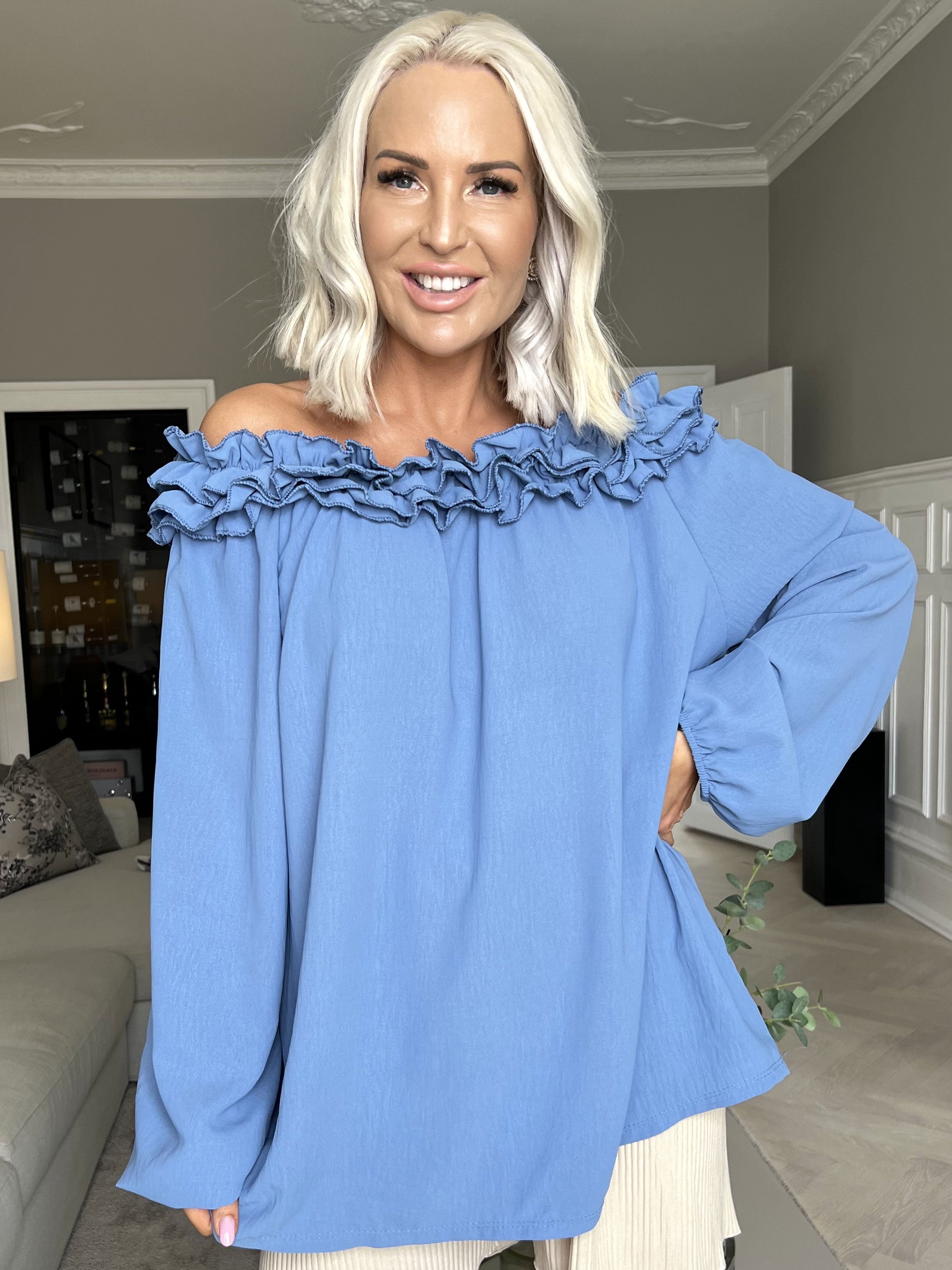 Chili - Fineste tunika bluse med flæser i udskæringen